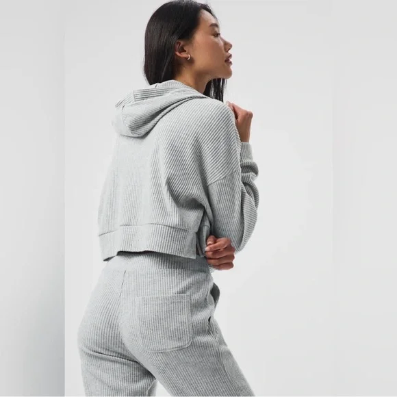 Alo Yoga Muse Set - Hoodie & Sweatpants - Athletic Heather Grey - Medium - Picture 2 of 9
